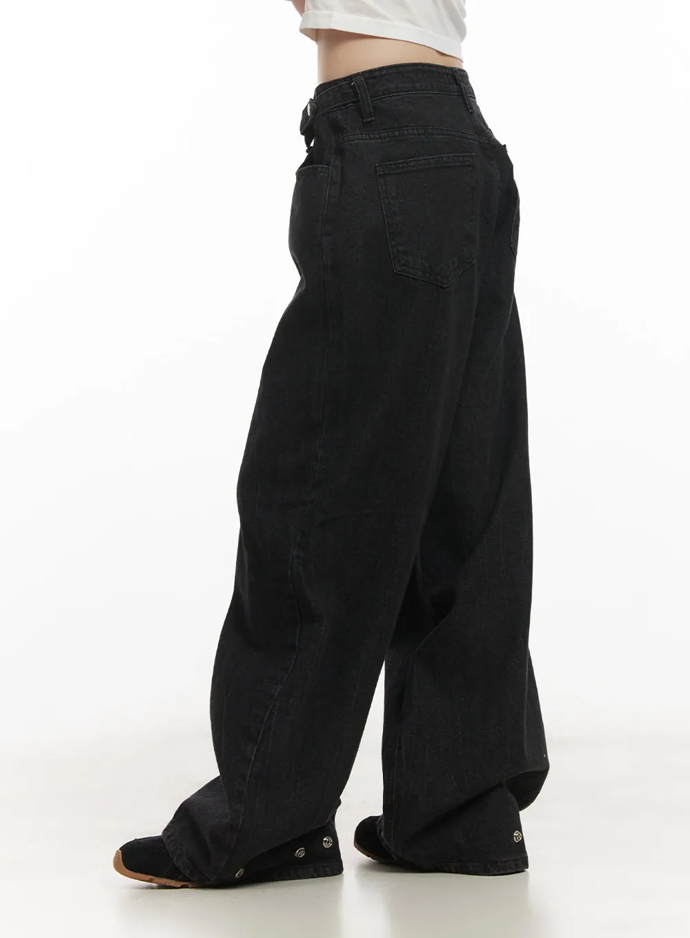 Eliz Wide-Fit Buttoned Baggy Jeans CF518